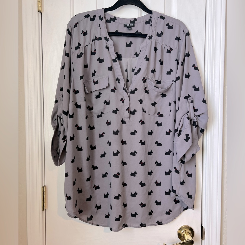 Torrid Scottish dog Harper pull over 3/4 sleeve blouse. Size 3